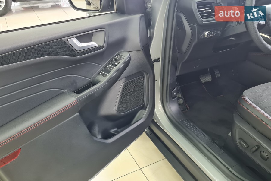 Ford Kuga - фото 14