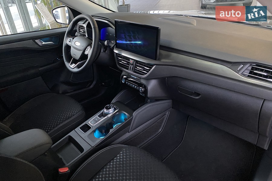 Ford Kuga - фото 24