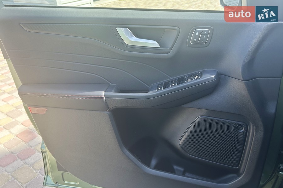 Ford Kuga - фото 12
