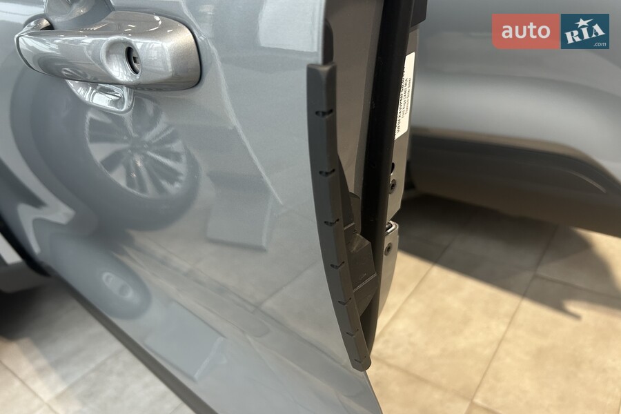 Ford Kuga - фото 17