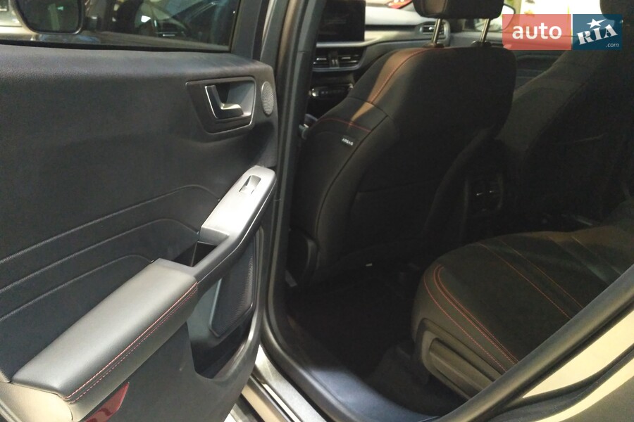 Ford Kuga - фото 14