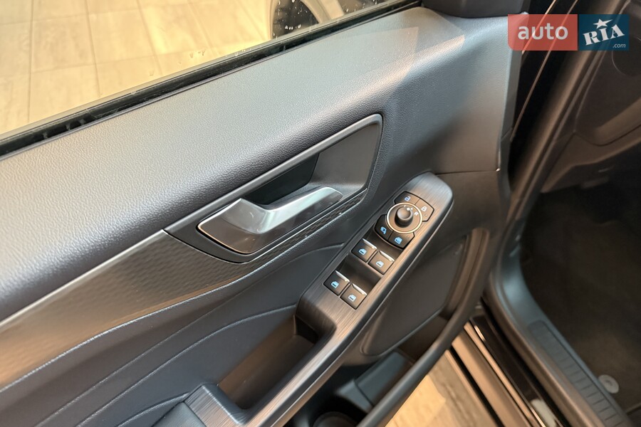 Ford Kuga - фото 14