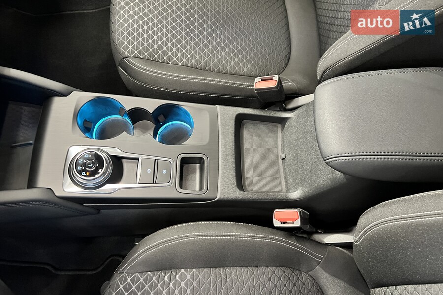 Ford Kuga - фото 17