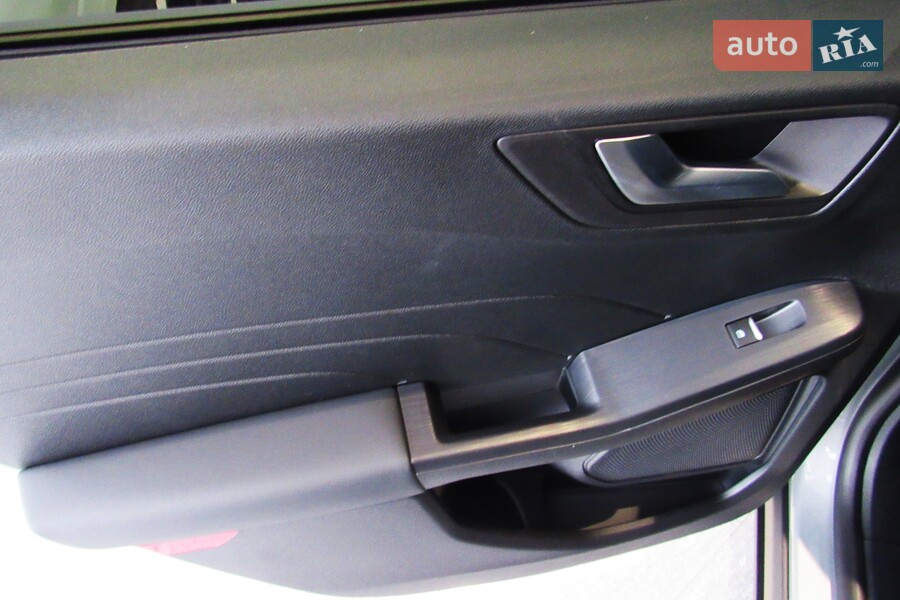 Ford Kuga - фото 9