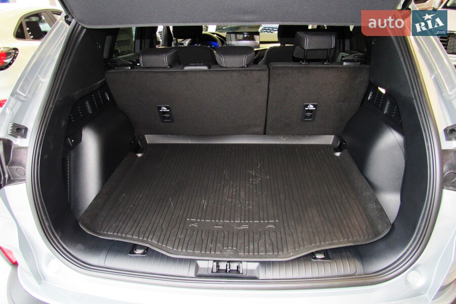 Ford Kuga - фото 8