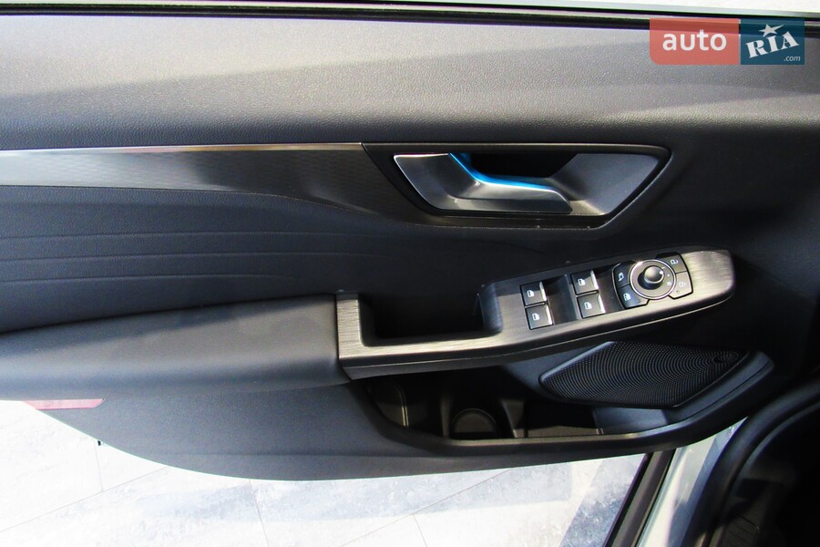 Ford Kuga - фото 13