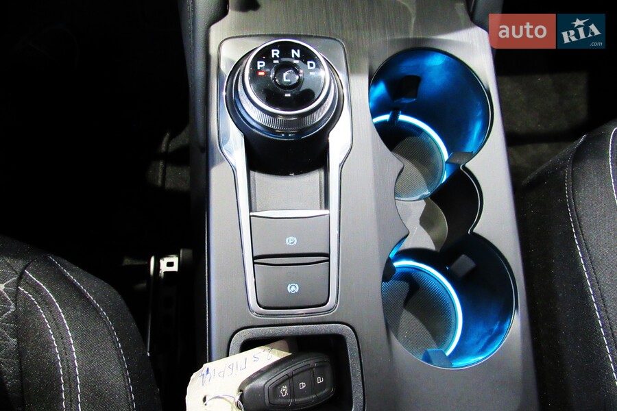 Ford Kuga - фото 17