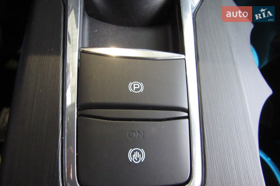 Ford Kuga - фото 12