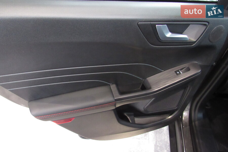 Ford Kuga - фото 14