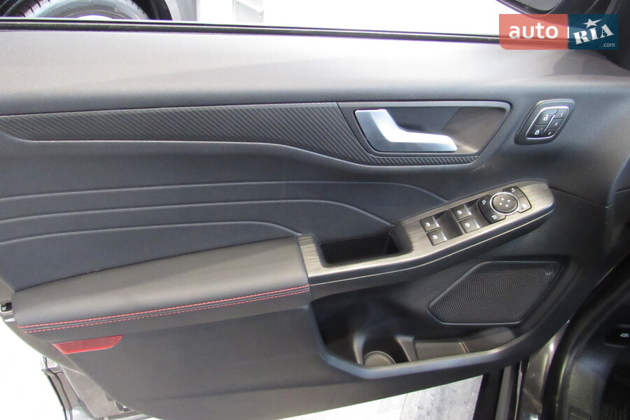 Ford Kuga - фото 16