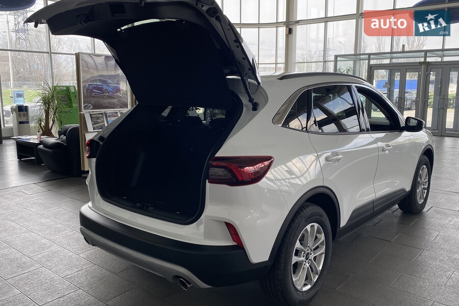 Ford Kuga - фото 6