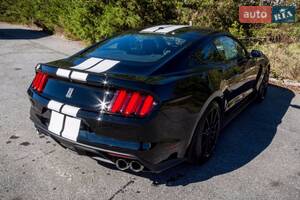 Ford Mustang 2018 року