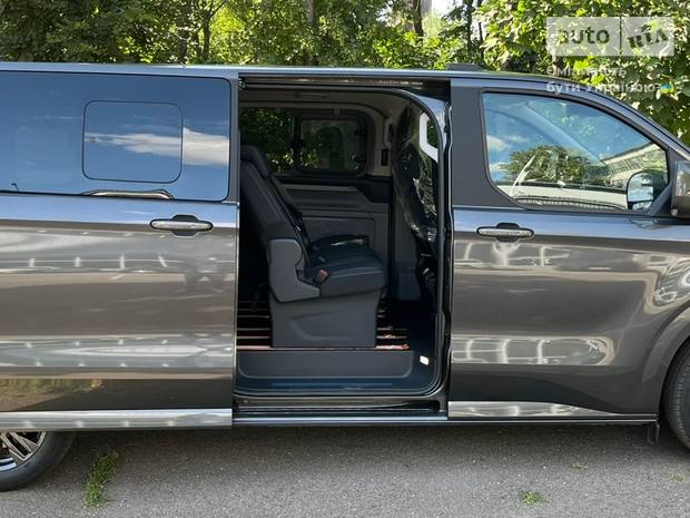 Ford Tourneo Custom 2025