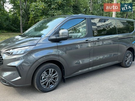 Ford Tourneo Custom 2025