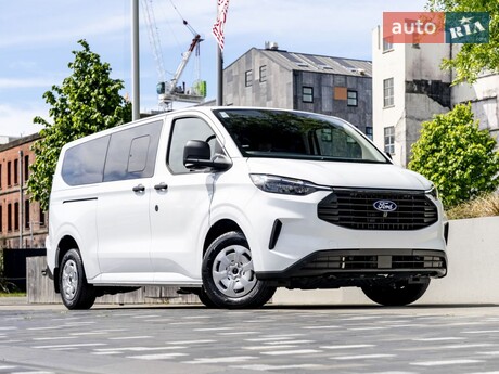 Ford Tourneo Custom 2025