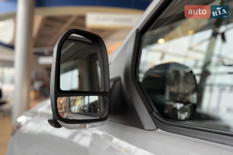 Ford Tourneo Custom - фото 13