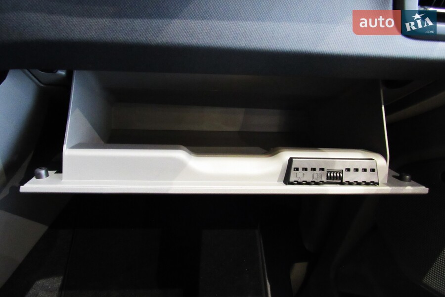 Ford Tourneo Custom - фото 17