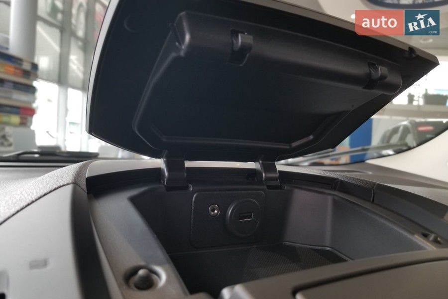 Ford Transit Courier - фото 26