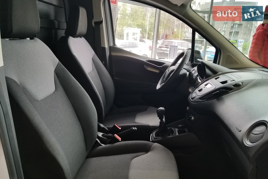 Ford Transit Courier - фото 20