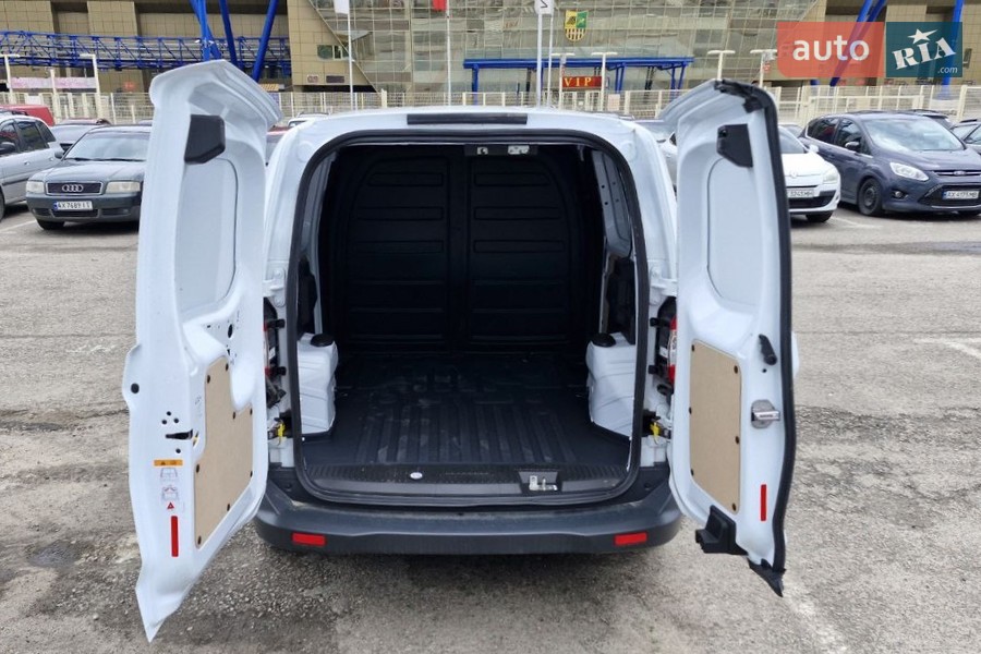 Ford Transit Courier - фото 18