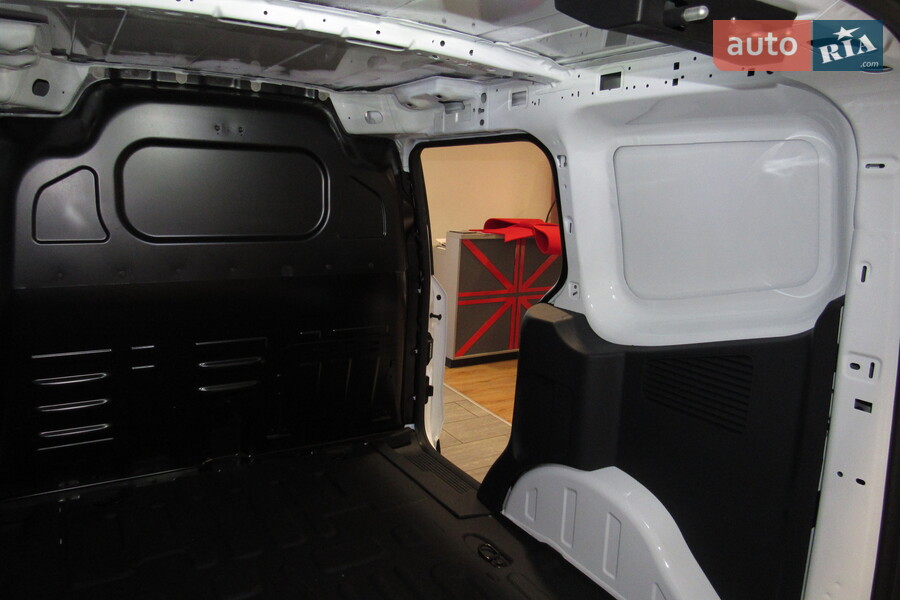 Ford Transit Courier - фото 10