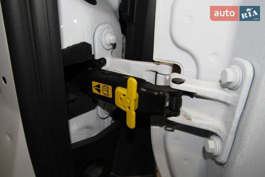 Ford Transit Courier - фото 12