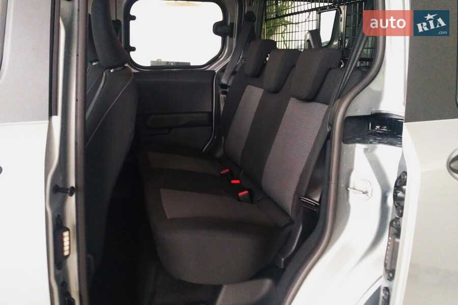 Ford Transit Courier - фото 17