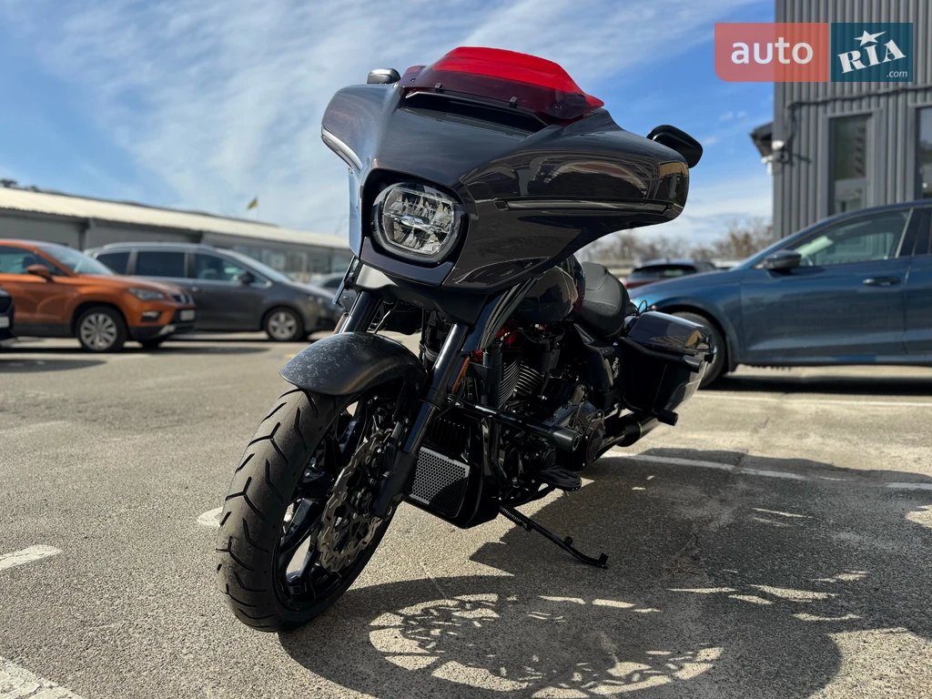 Harley-Davidson CVO Street Glide ST Base