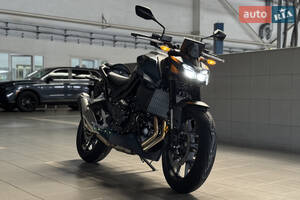 Honda CB 750 Hornet Base