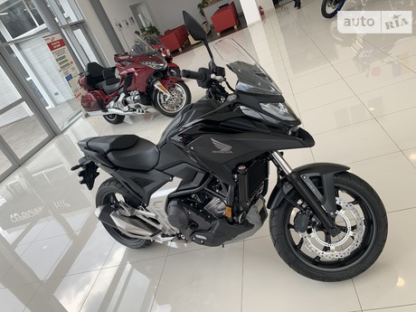 Honda NC 750X 2023