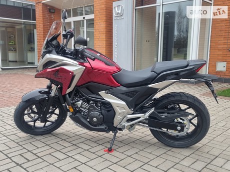 Honda NC 750X 2024