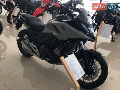 Honda NC 750X 2025