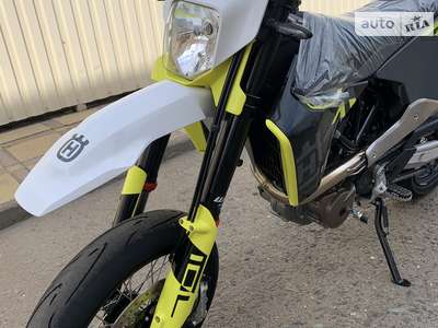 Husqvarna 701 Base Supermoto 2024