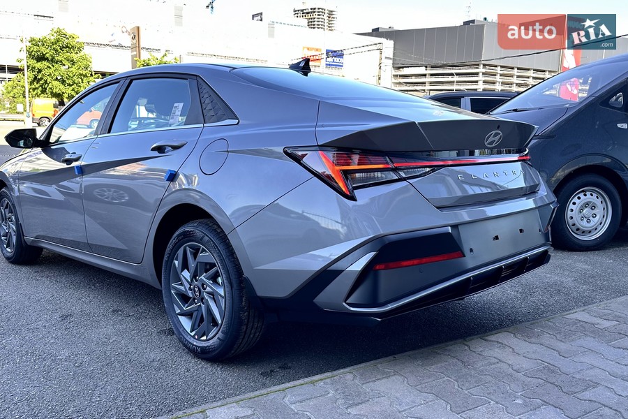 Hyundai Elantra - фото 5