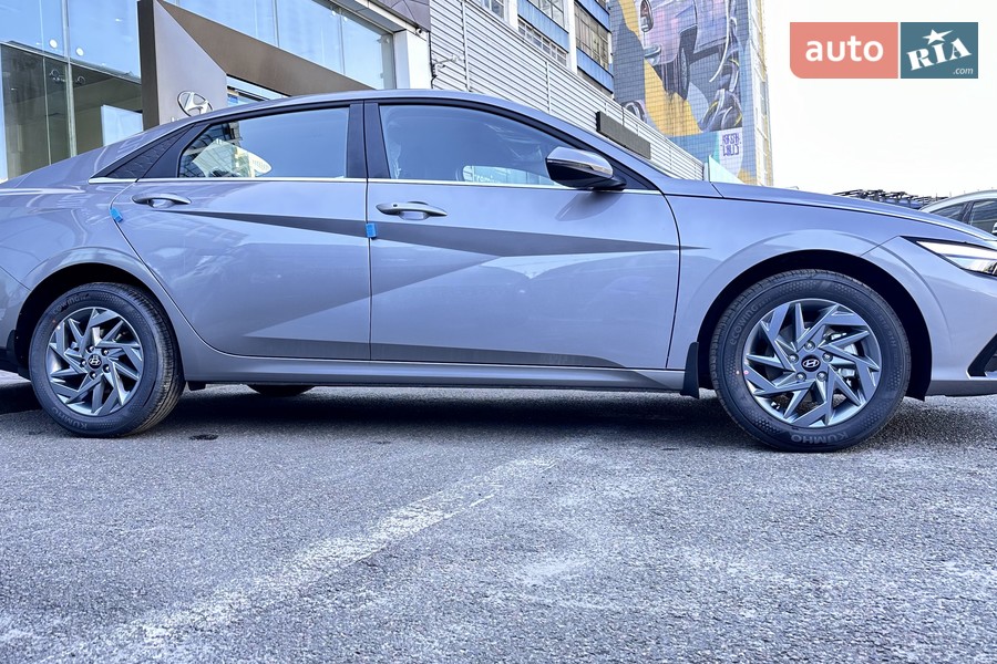 Hyundai Elantra - фото 8