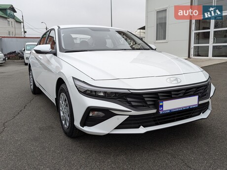 Hyundai Elantra 2024