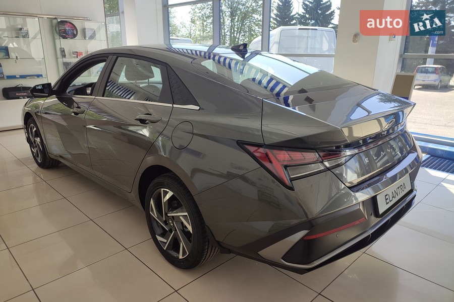 Hyundai Elantra - фото 6