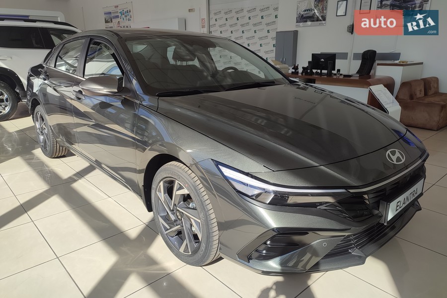 Hyundai Elantra - фото 3