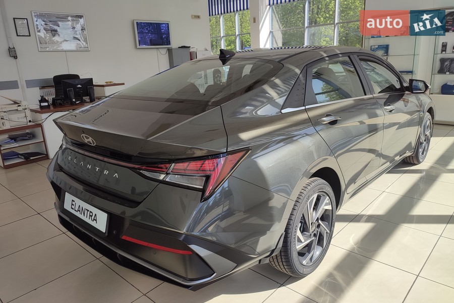 Hyundai Elantra - фото 4