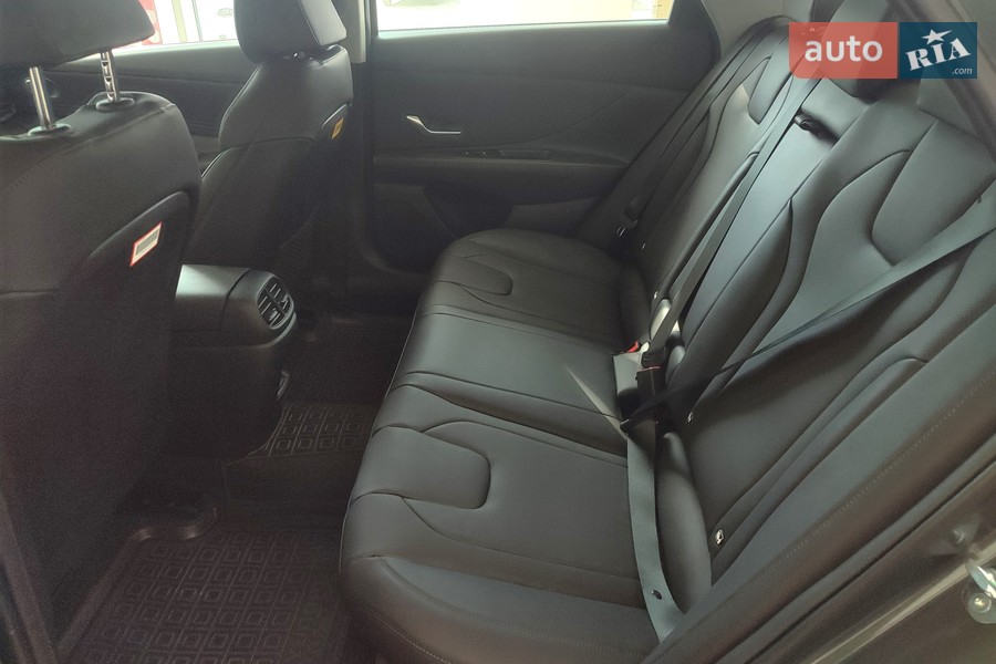 Hyundai Elantra - фото 21