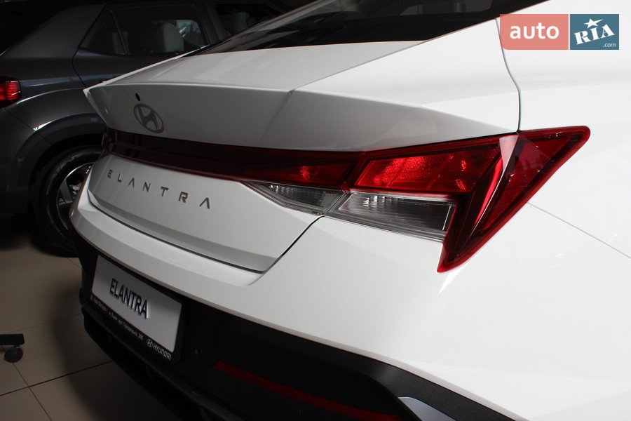 Hyundai Elantra - фото 7
