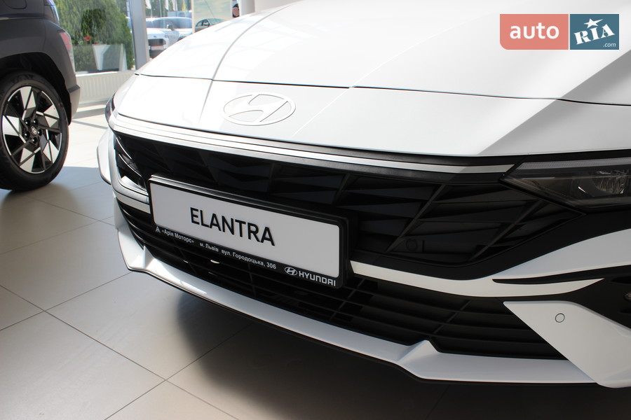 Hyundai Elantra - фото 3