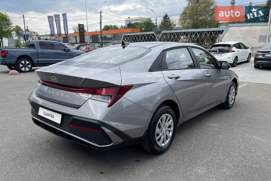 Hyundai Elantra - фото 8