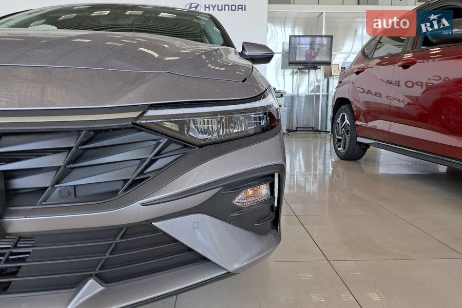 Hyundai Elantra - фото 3