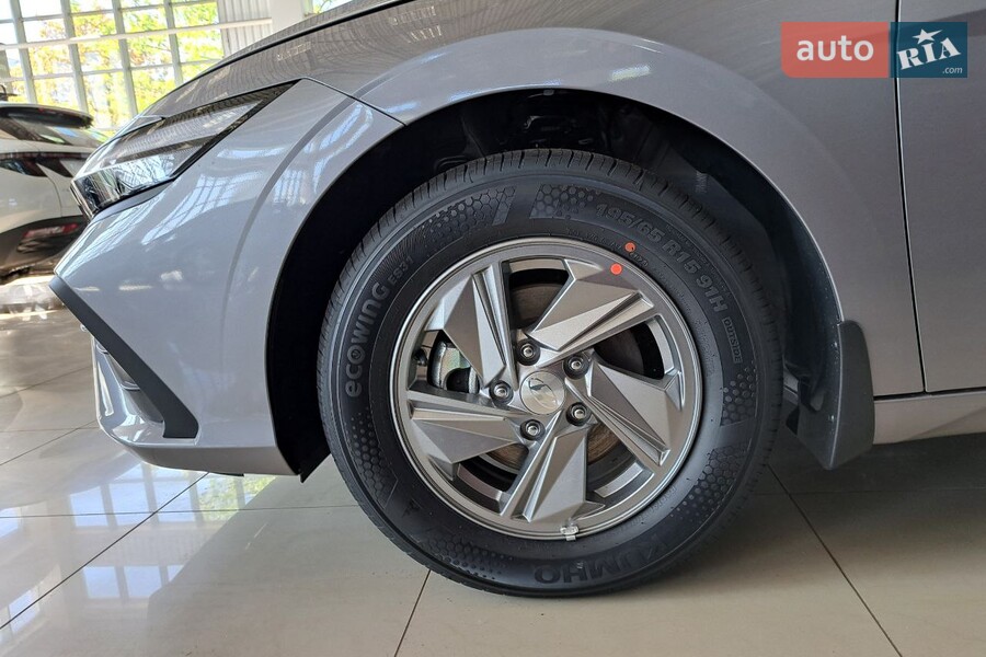 Hyundai Elantra - фото 4