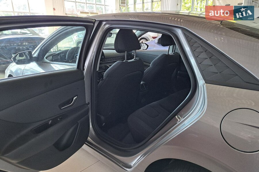 Hyundai Elantra - фото 22