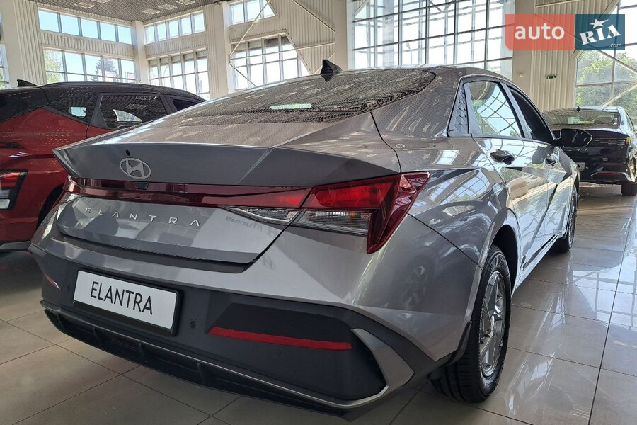 Hyundai Elantra - фото 8