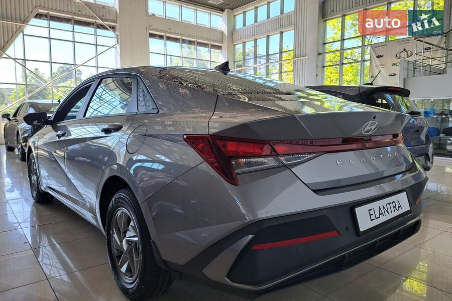 Hyundai Elantra - фото 5