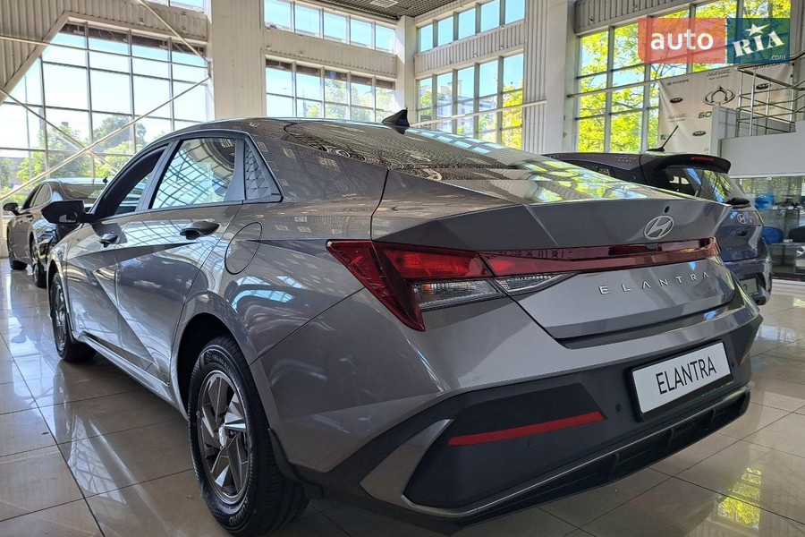 Hyundai Elantra - фото 7