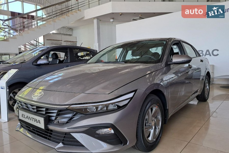 Hyundai Elantra - фото 2